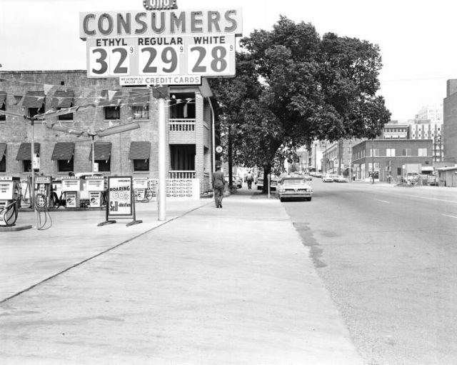 Consumers Service Station at West 3rd Street and Elwood on May 6, 1965