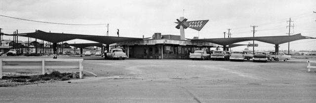 Cross Roads Drive-In Restaurant at 31st and Sheridan, May 3, 1959