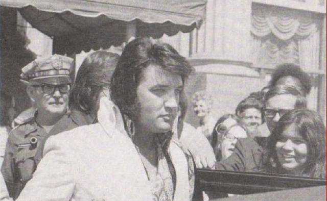 Elvis emerges from the Mayo Hotel, 6/20/72 at 3:55 pm 