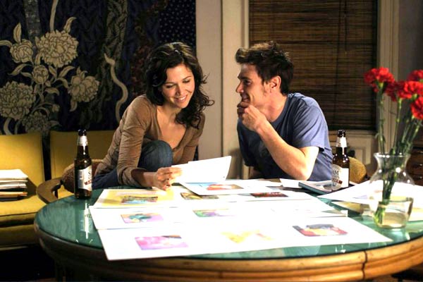 Maggie Gyllenhaal and Billy Crudup. 
Nice Sam Adams beer product placement.
